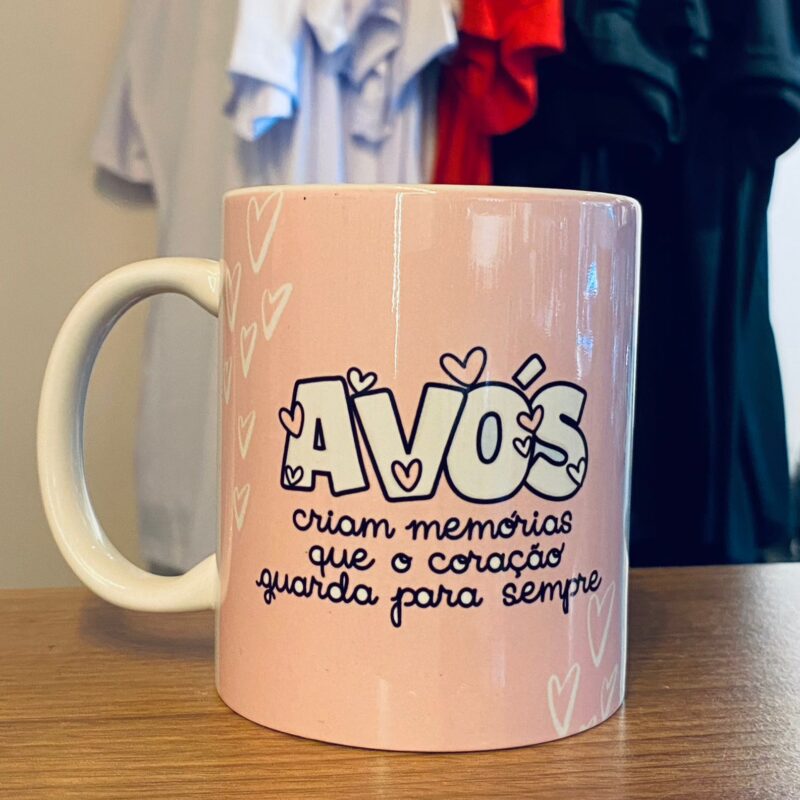 Can: Avós criam memórias que o coração guarda para sempre / Caneca da vovó