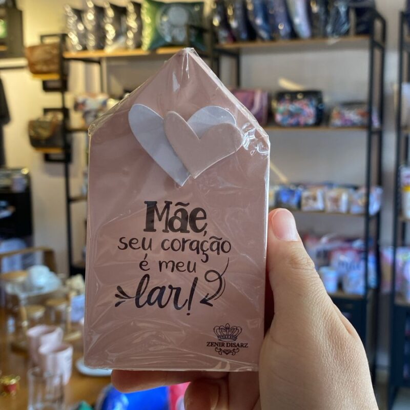 ENFEITE DE MESA COM APLIQUE: MÃE SEU CORAÇÃO É MEU LAR 12X7P19675