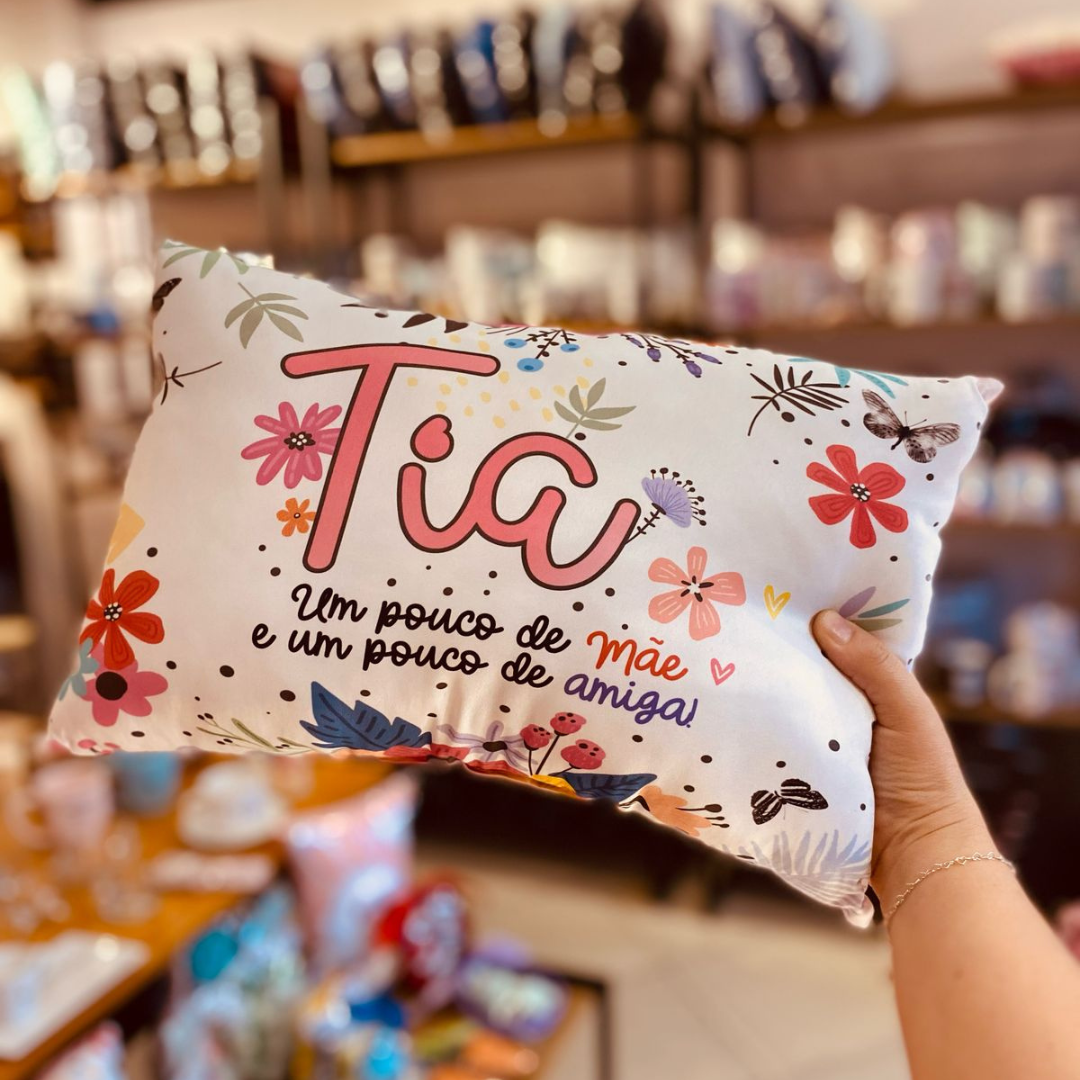 Tia: Um Pouco de Mãe e um Pouco Amiga!