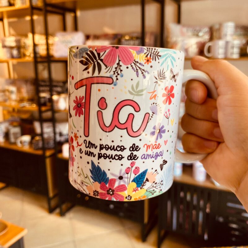 Can: Tia um pouco de mãe e um pouco de amiga