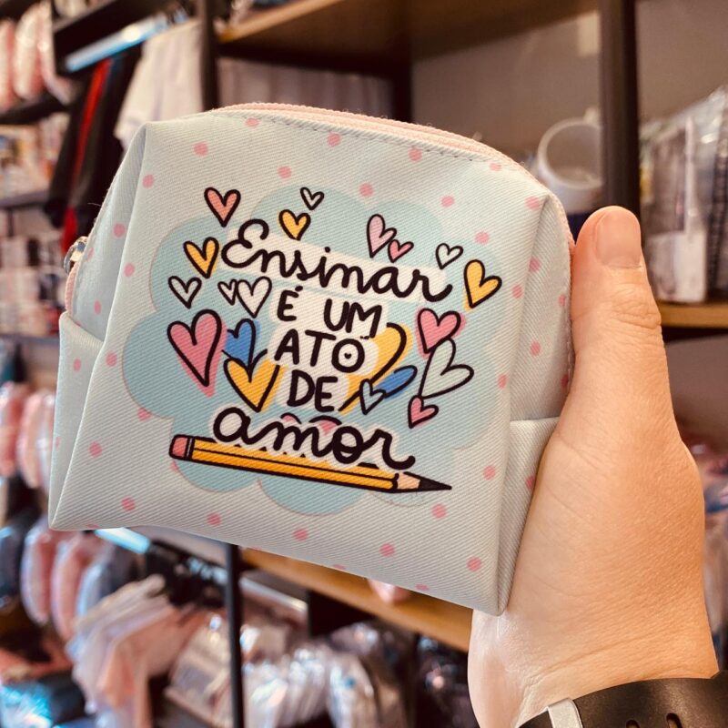 Necessaire Ensinar é um ato de amor!