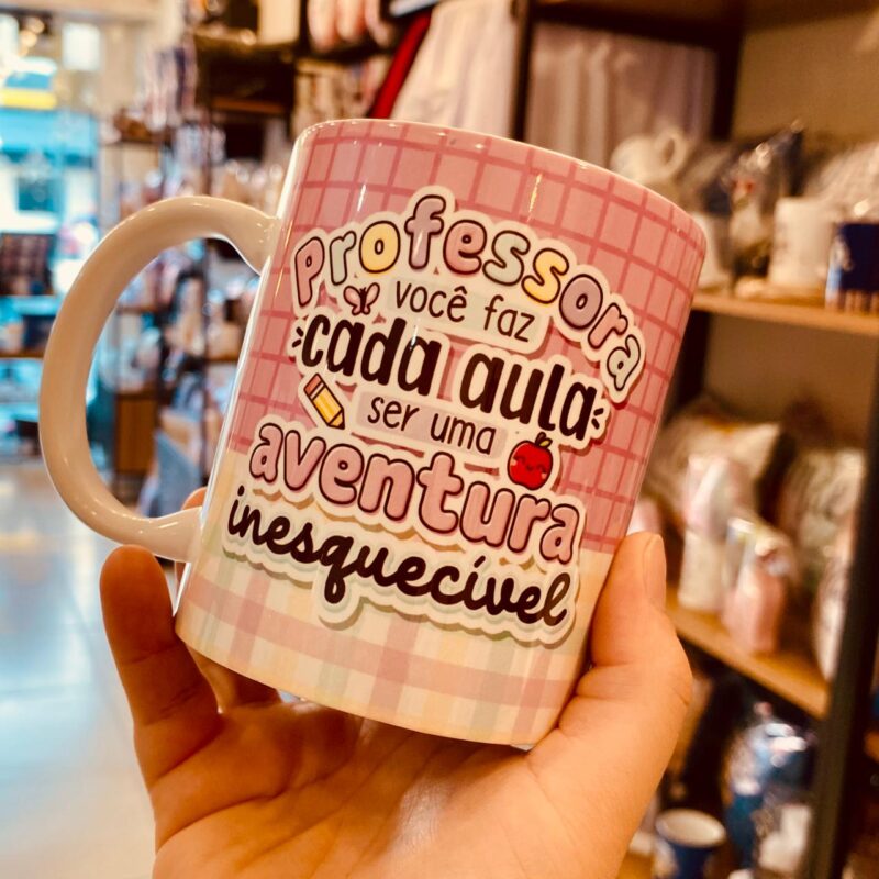 Caneca Porcelana  Professora vc faz cada aula ser uma aventura, coruja
