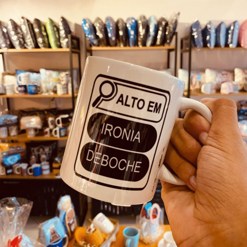 Caneca “Alto em Ironia e Deboche”