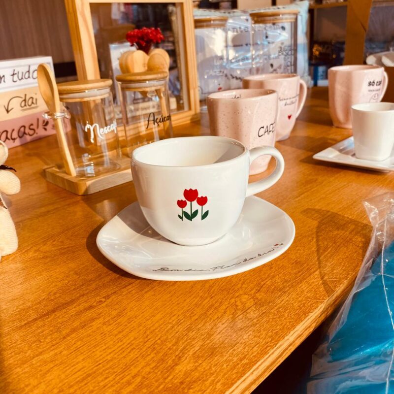 Xícara com pires Bom dia flor do dia! flor vermelha