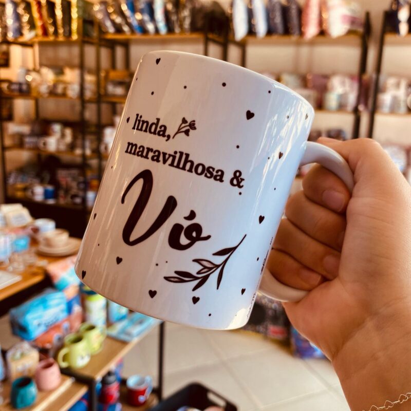 Caneca “Linda, Maravilhosa e Vó”