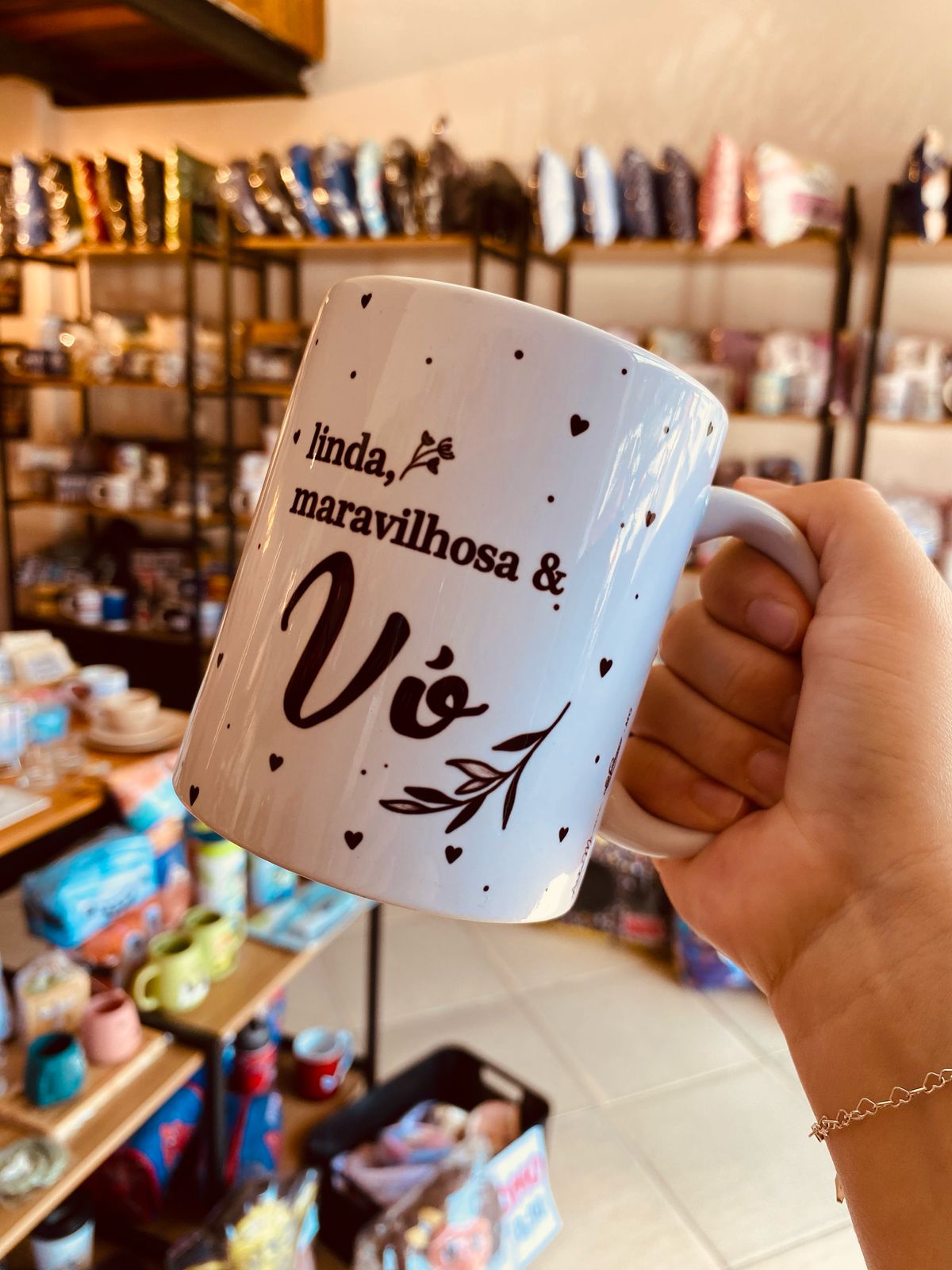 Caneca “Linda, Maravilhosa e Vó”