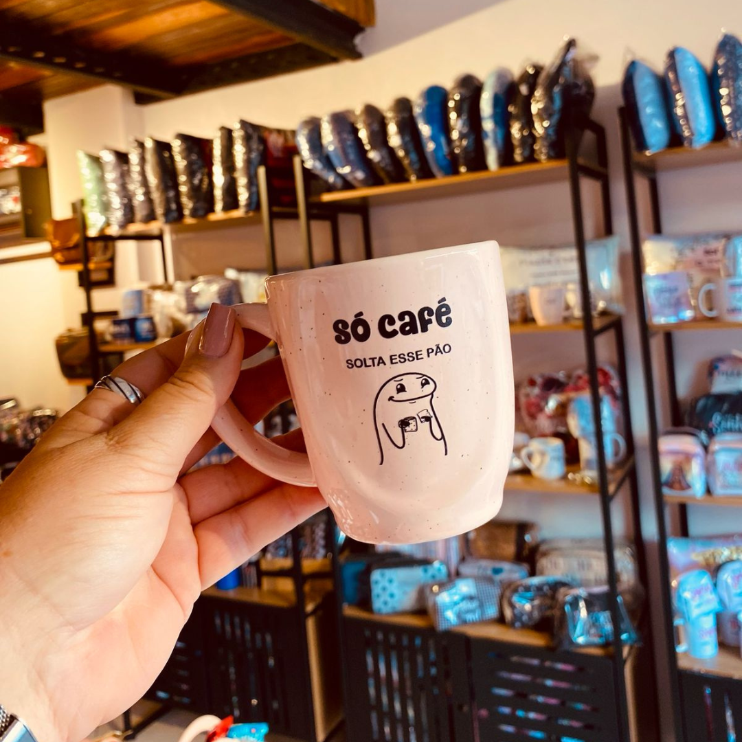 Caneca Ryo Porcelana: Só café, solta esse pão - 260ml