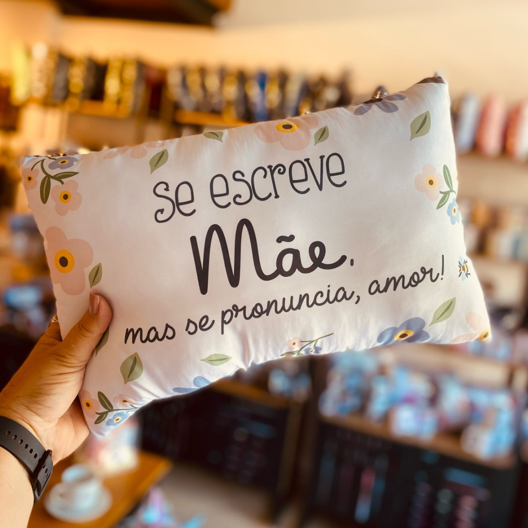 Almofada “Se escreve mãe, mas se pronuncia amor!”