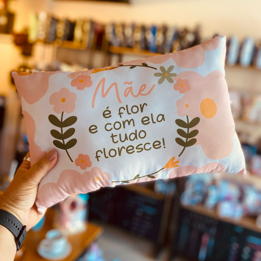 Mãe é flor, e com ela tudo floresce Mãe é flor, e com ela tudo floresce