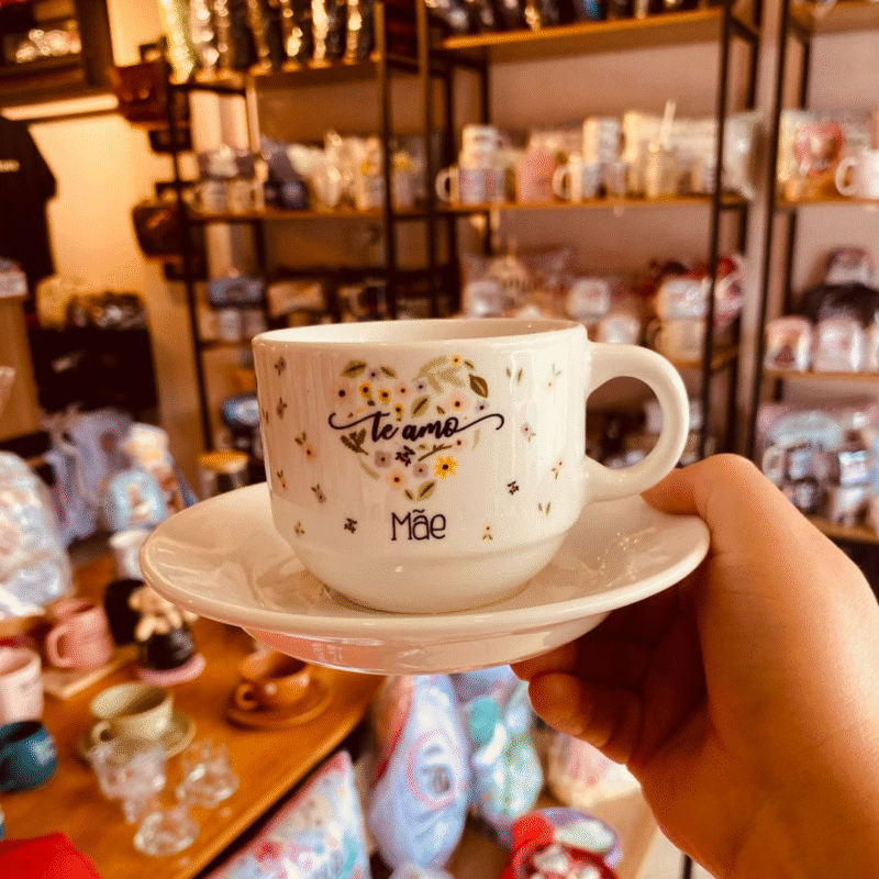 Xícara de Porcelana com Pires “Te amo, Mãe”