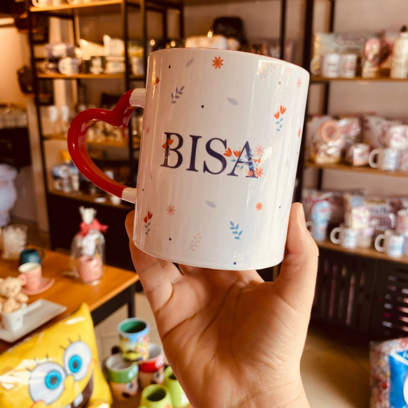 Caneca Alça Coração: Bisa | é aconchego que aquece o coração