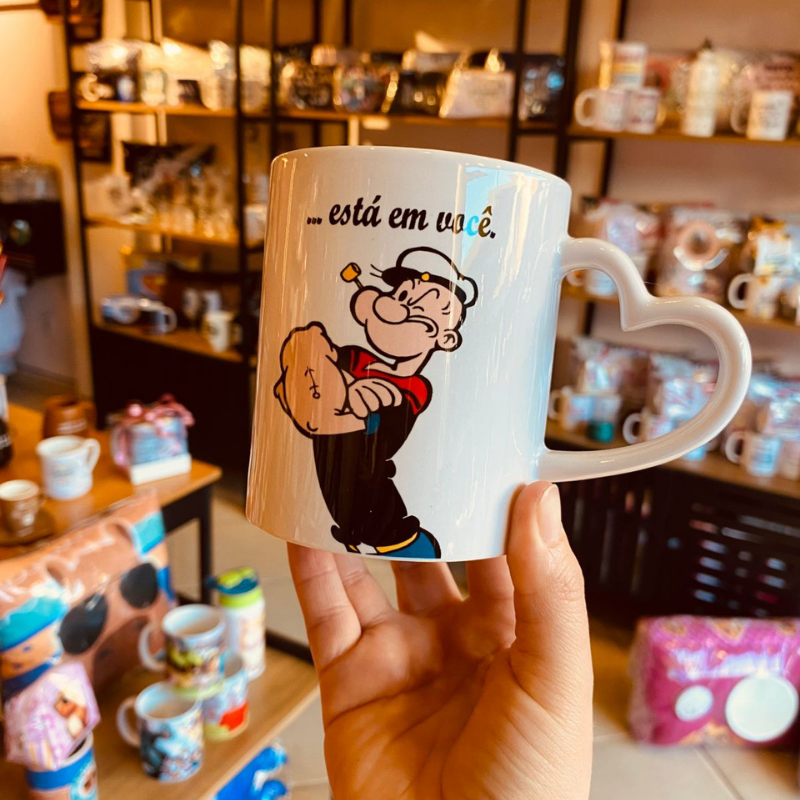 Caneca de Porcelana Popeye e Olivia: O que falta em mim , está em você