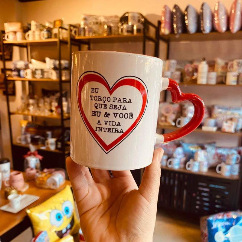 Caneca de Porcelana Alça coração: Eu torço para que seja eu & você a vida inteira