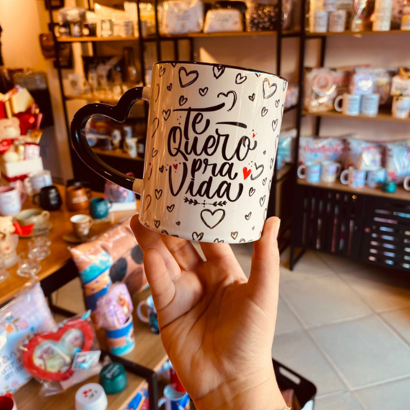 Caneca Porcelana Alça Coração Te quero pra Vida