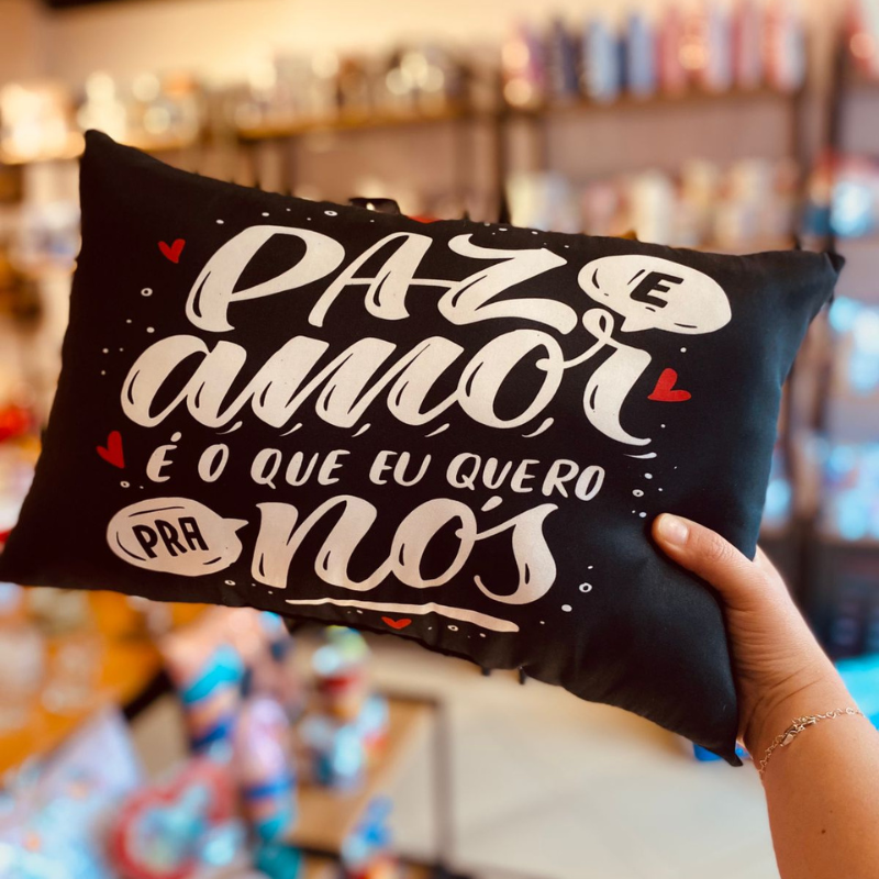 Almofada  Paz e Amor é o que eu quero pra nós