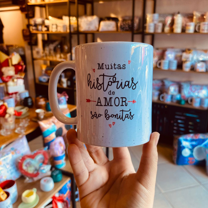 Caneca Porcelana Muitas Histórias de amor são bonitas...