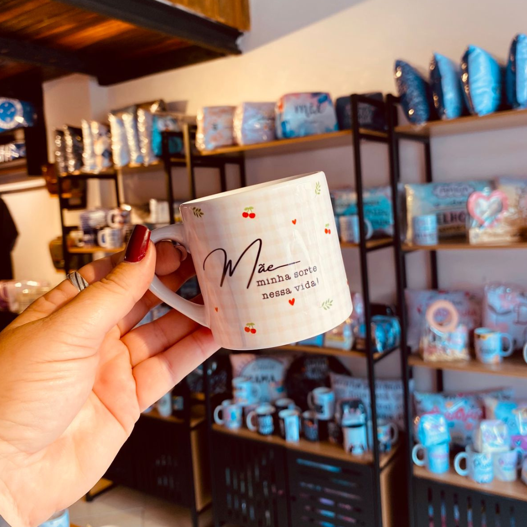 Caneca “Mãe, minha sorte nessa vida!” – 177ml Caneca “Mãe, minha sorte nessa vida!” – 177ml