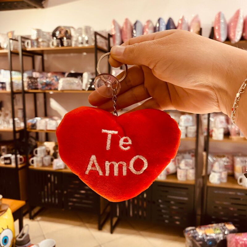 Chaveiro Pelúcia Coração Te Amo com Ventosa