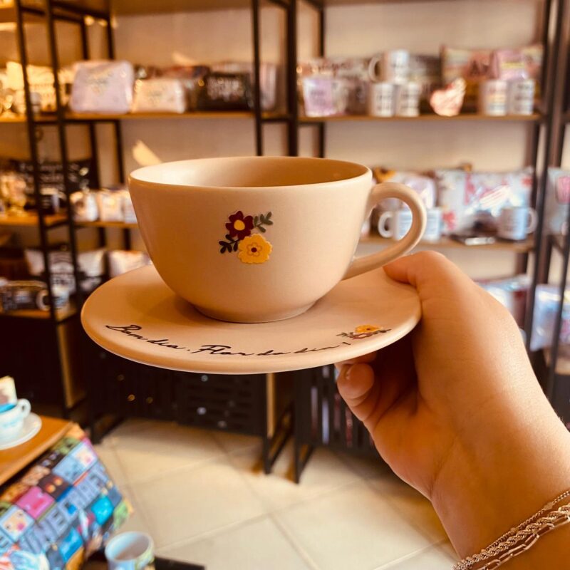 Xícara Cerâmica com Pires Bom dia, flor do dia!