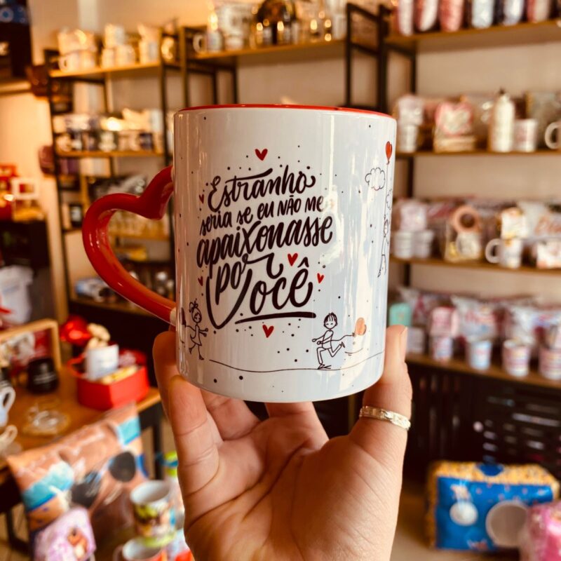 Caneca Porcelana Alça Coração Estranho seria se eu não me apaixonasse por você