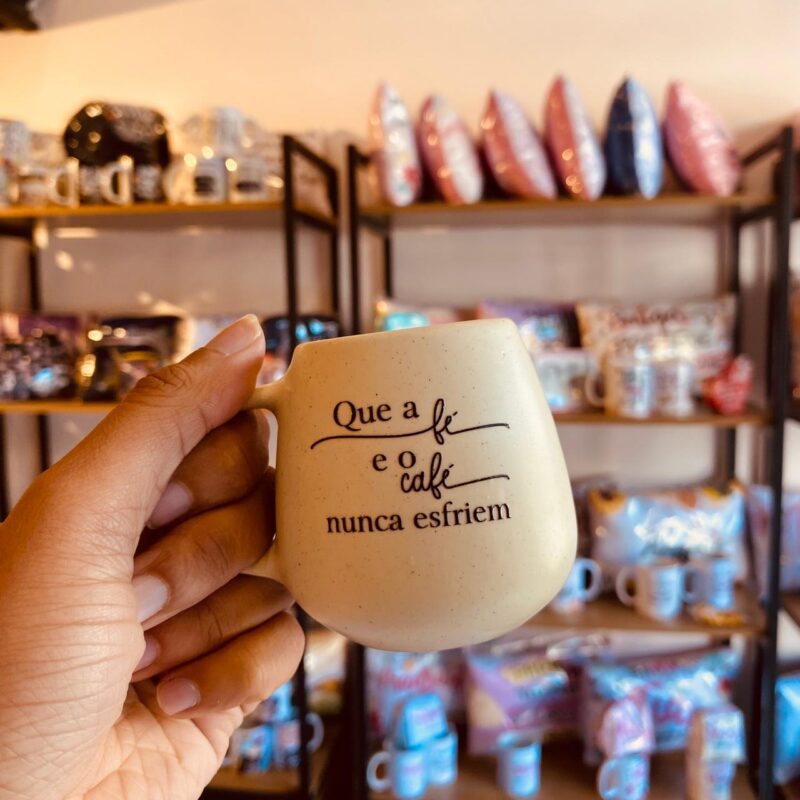 Caneca de Cerâmica Que a Fé e o café nunca esfriem