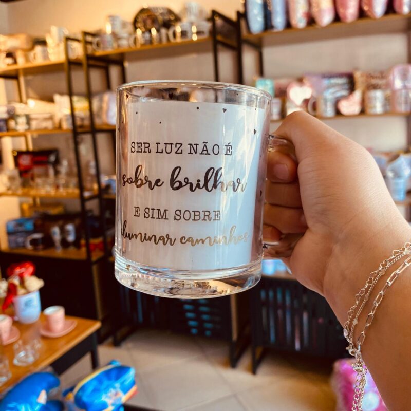 Caneca Vidro "Ser luz não é sobre brilhar e sim iluminar caminhos!"