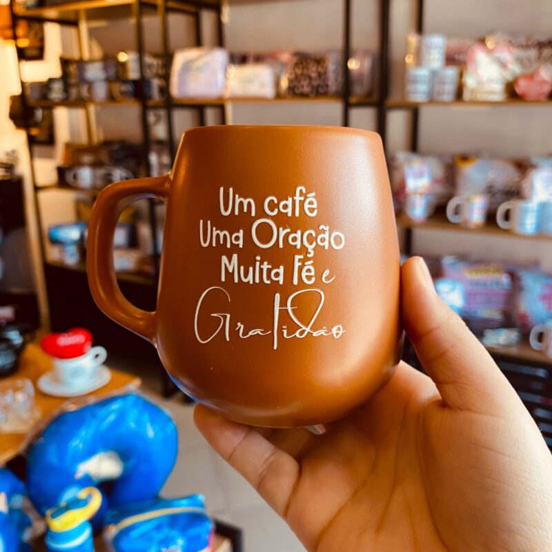 Caneca Cerâmica Um café,uma oração, muita fé e Gratidão
