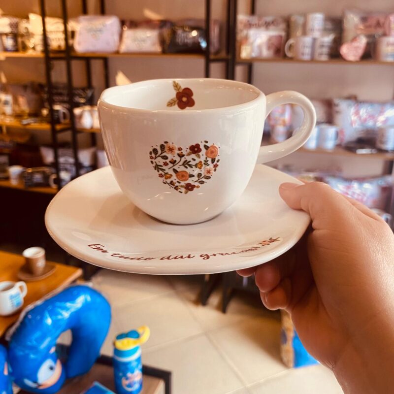 Xícara de Chá em Porcelana com Pires "Em tudo dai Graças"