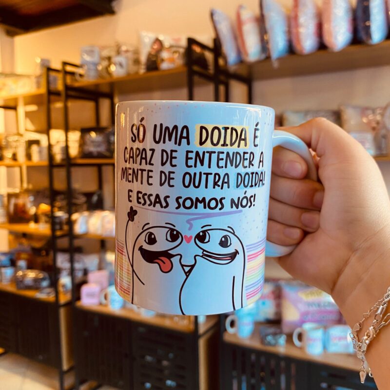 Caneca Porcelana Só uma doida é capaz de entender a mente de outra doida ! E essas somos nós !