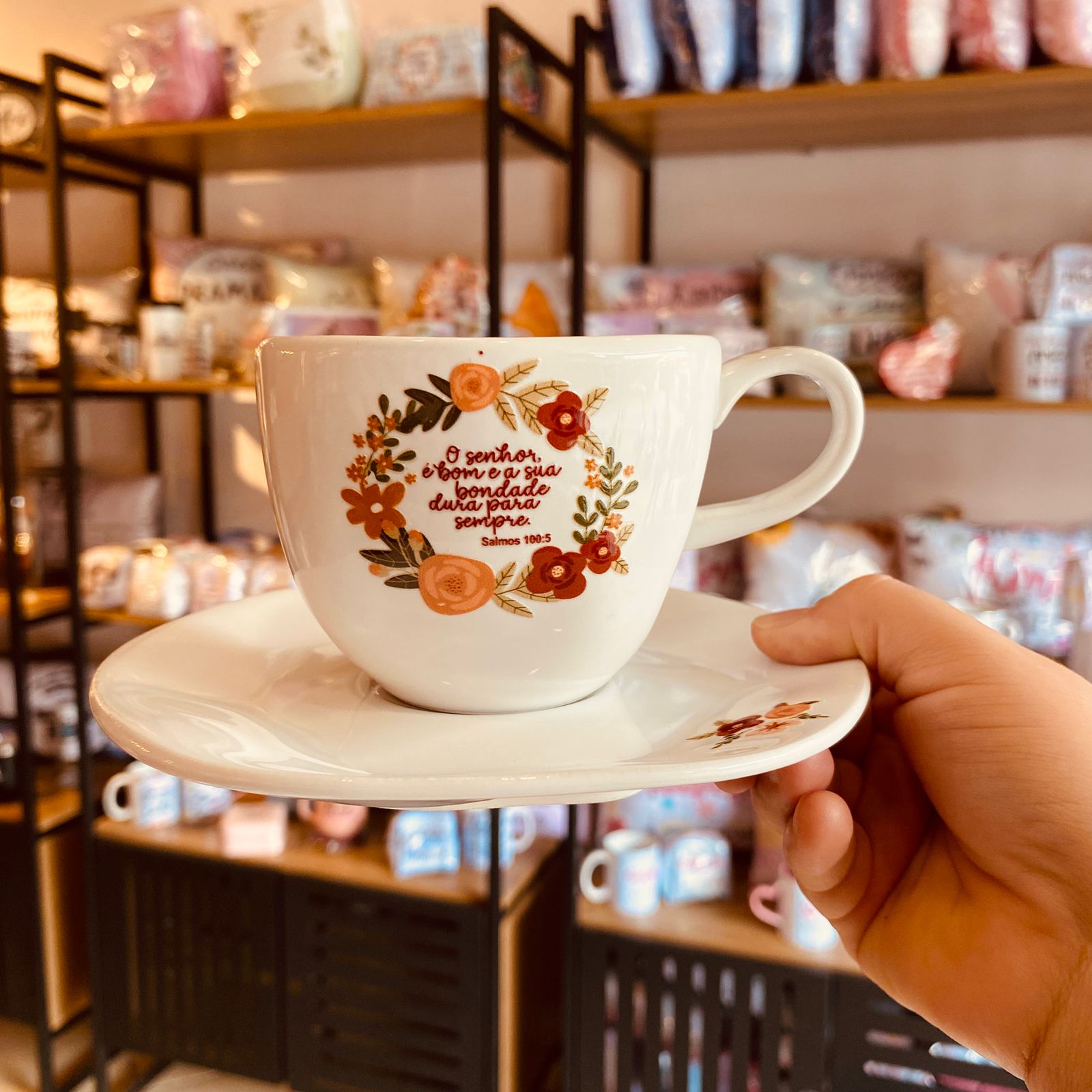 Xícara de chá de porcelana