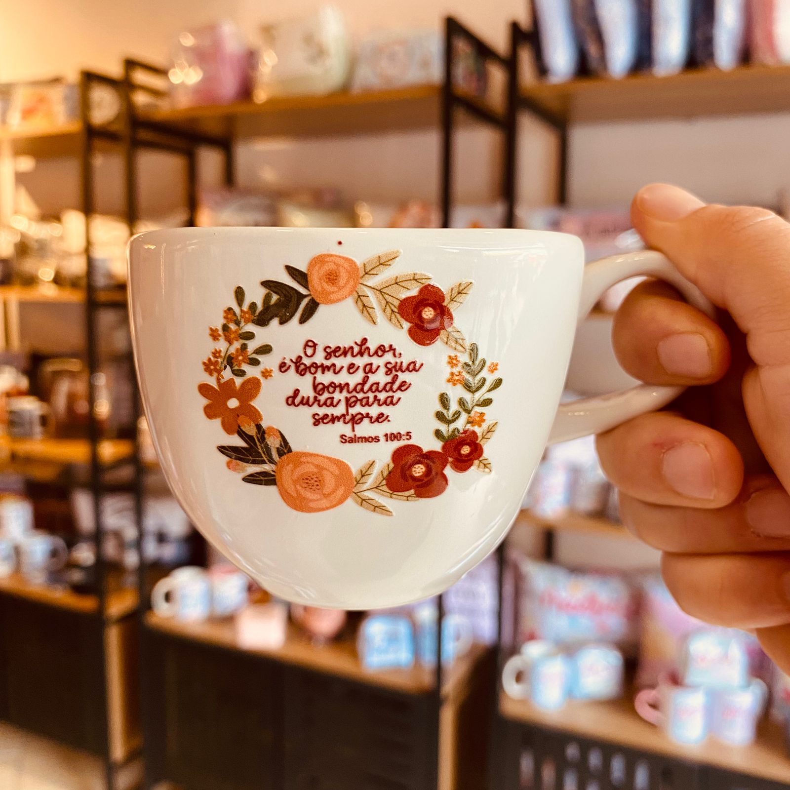 Xícara de chá de porcelana