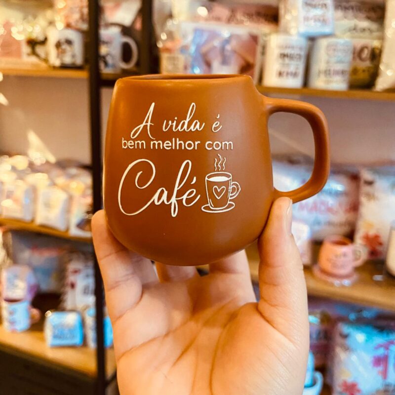 Caneca Cerâmica A vida é bem melhor com  Café !