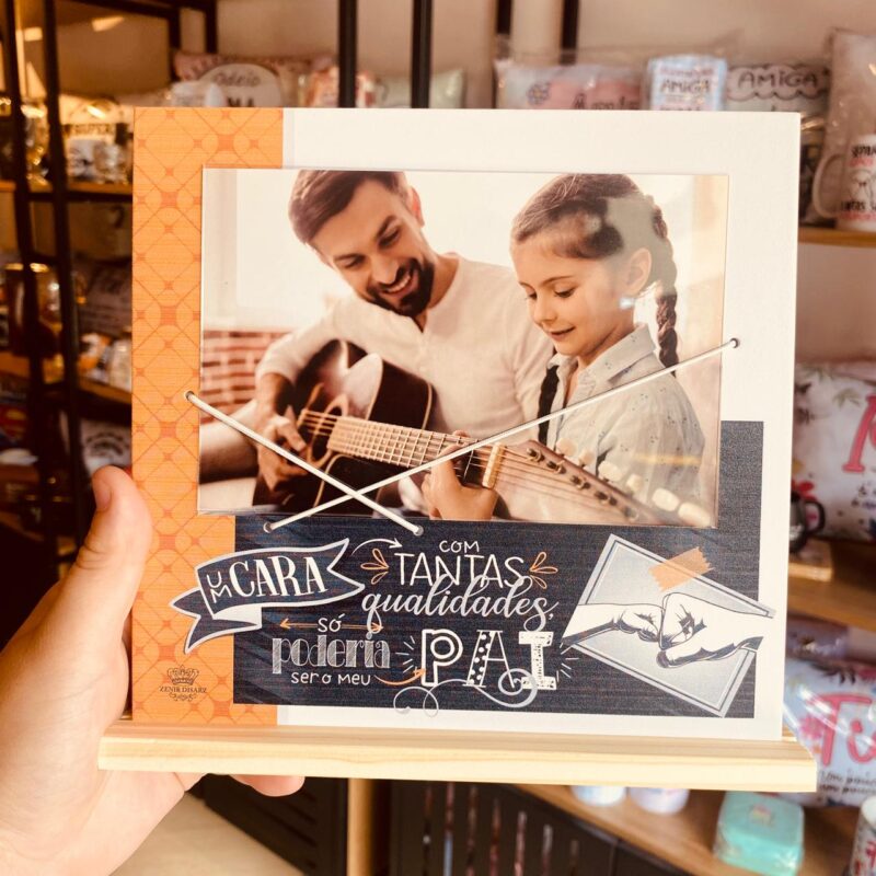 P21075 Porta-Retrato com Elástico “Pai, Um Cara com Tantas Qualidades...” 