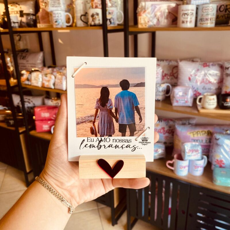 P21506 ENFEITE DE MESA COM APLIQUE EU AMO NOSSAS LEMBRANÇAS