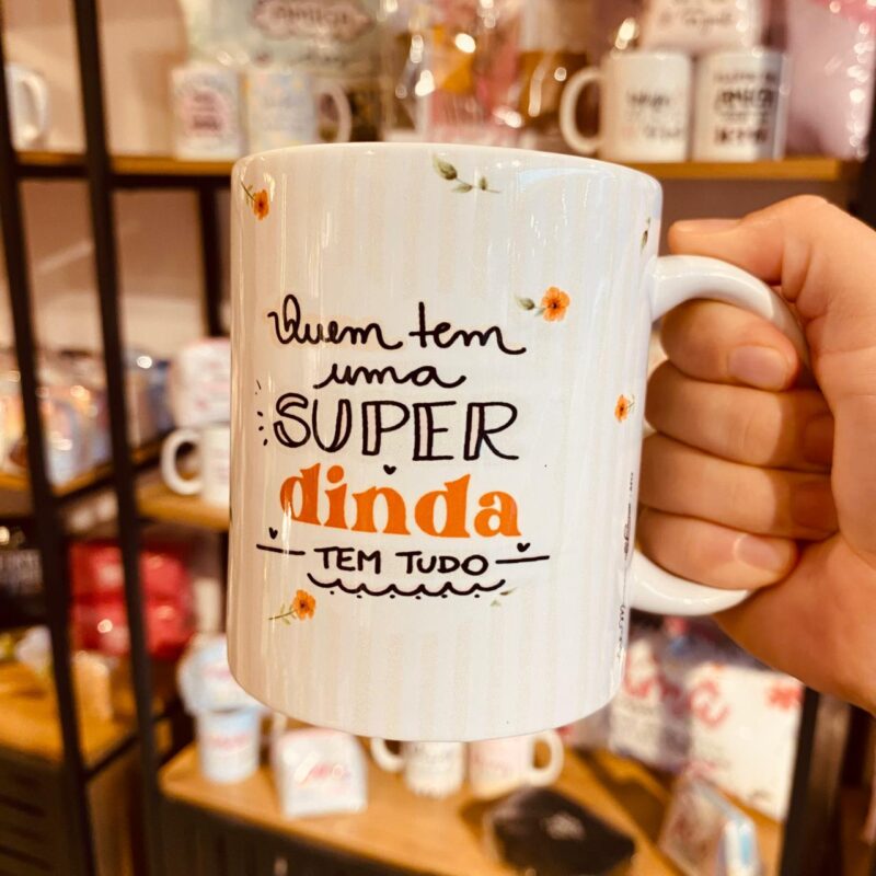 Caneca em Porcelana Quem tem uma super dinda tem tudo!