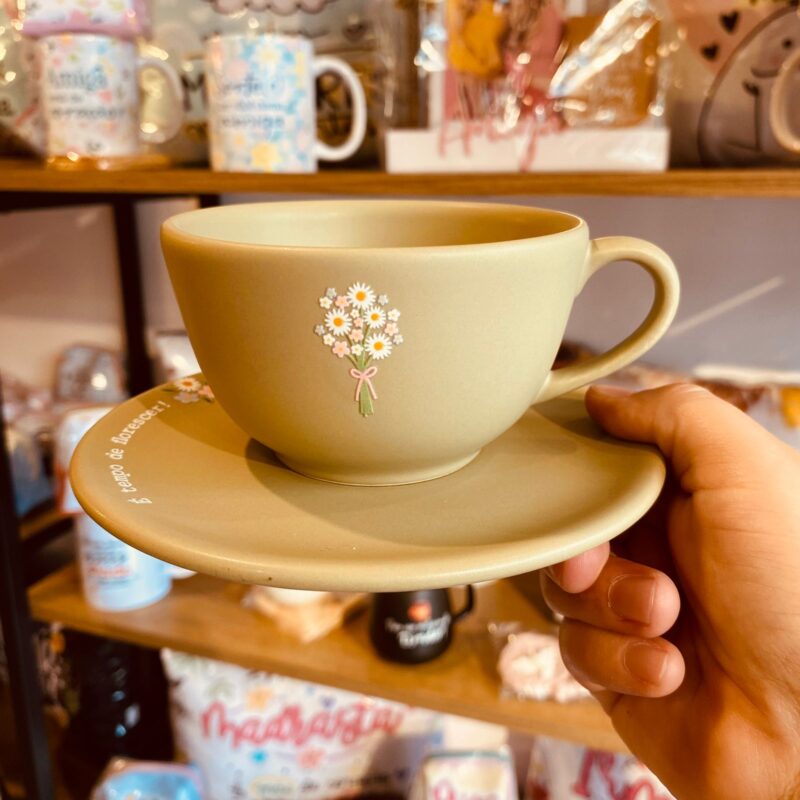 Xícara de cerâmica com pires É tempo de florescer!