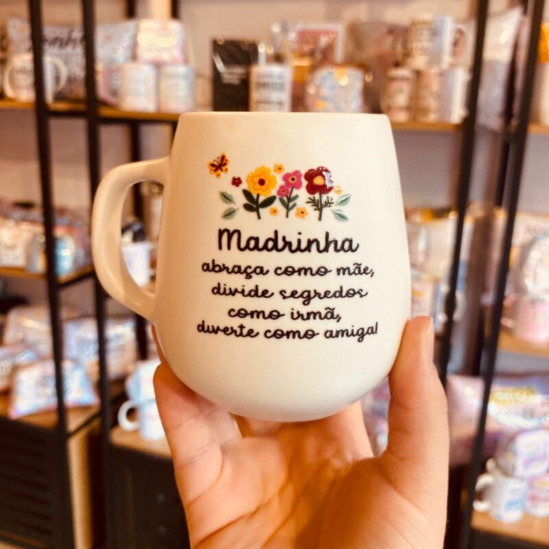 Caneca de Cerâmica Madrinha abraça como mãe...