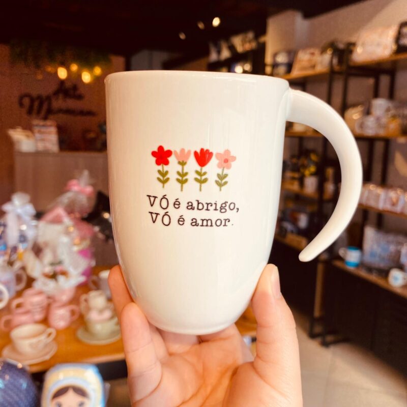 Caneca Porcelana Alça Meia Lua Vó é abrigo,Vó é amor