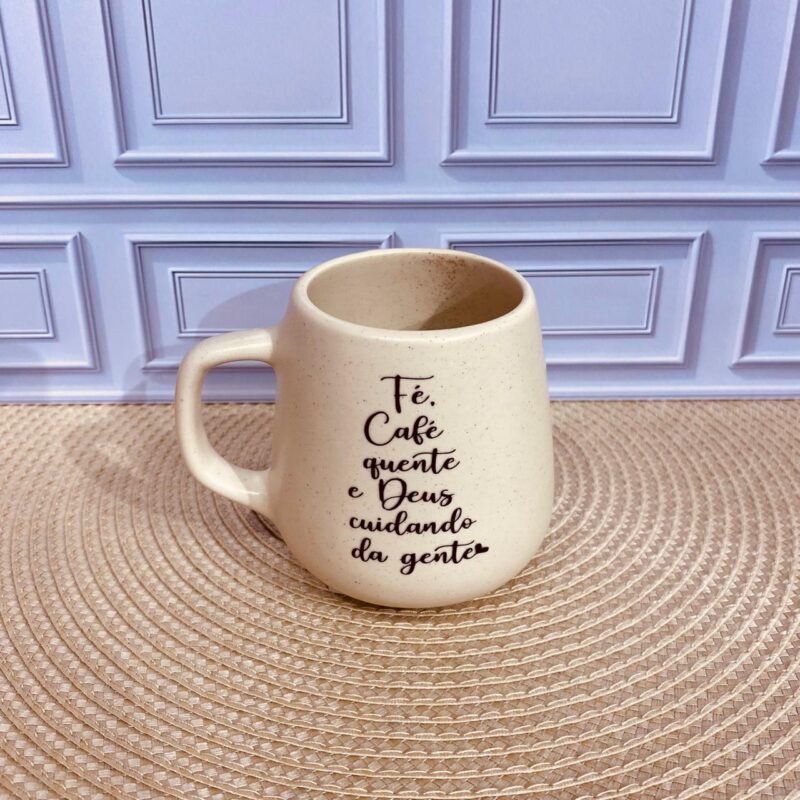 Caneca Cerâmica Fé , café quente e Deus cuidando da gente!